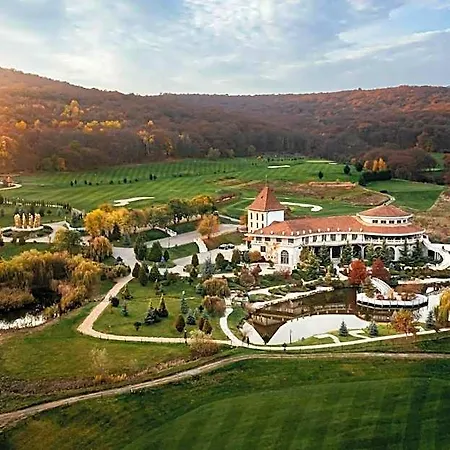 Sungarden Golf & فندق 4*